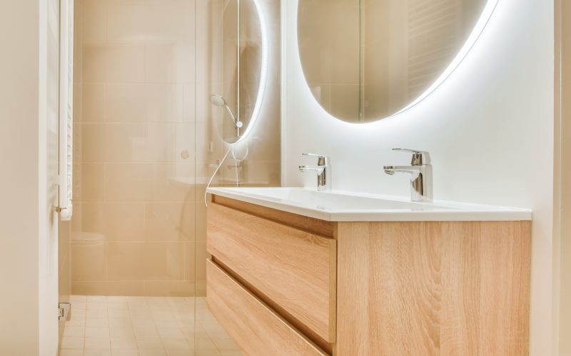 Luxurious bathroom with round large mirror with lighting